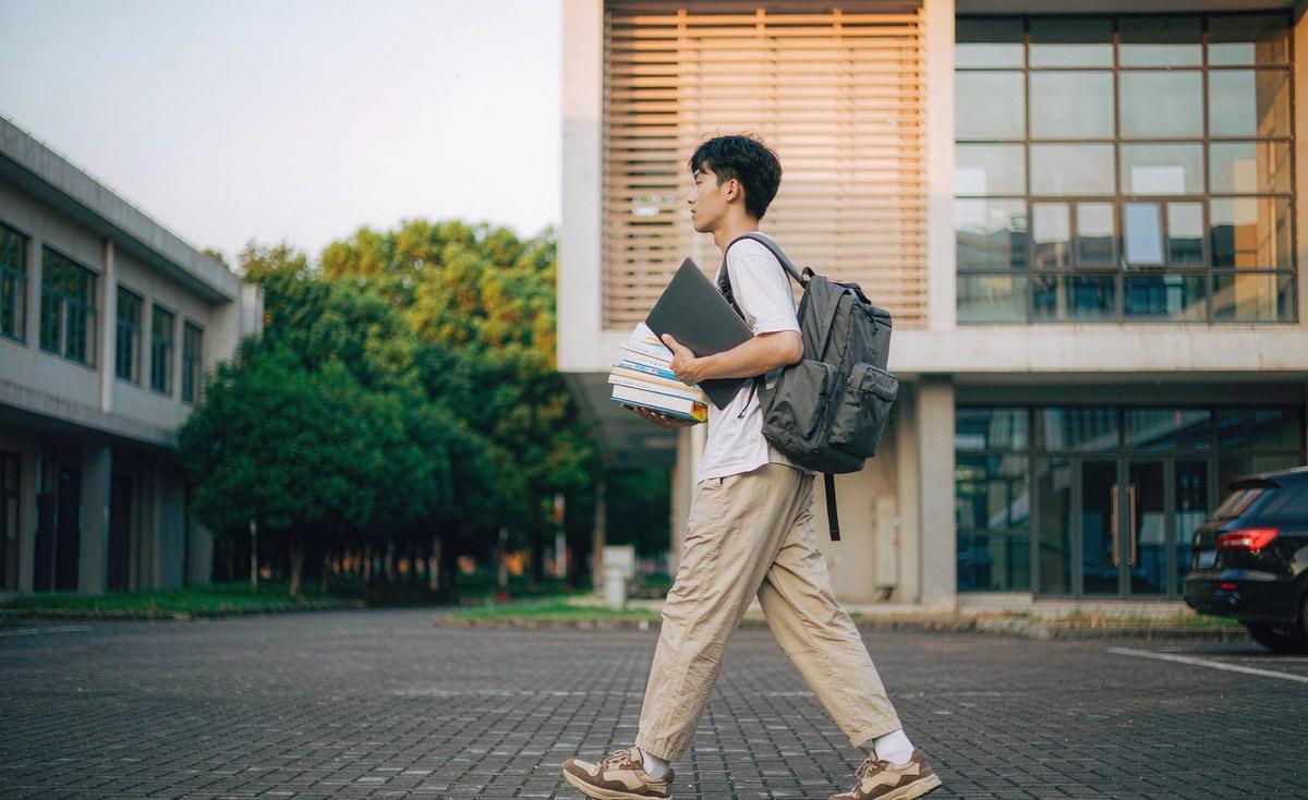 Kickstarter Backpack Case Studies: 3 Campaigns That Funded